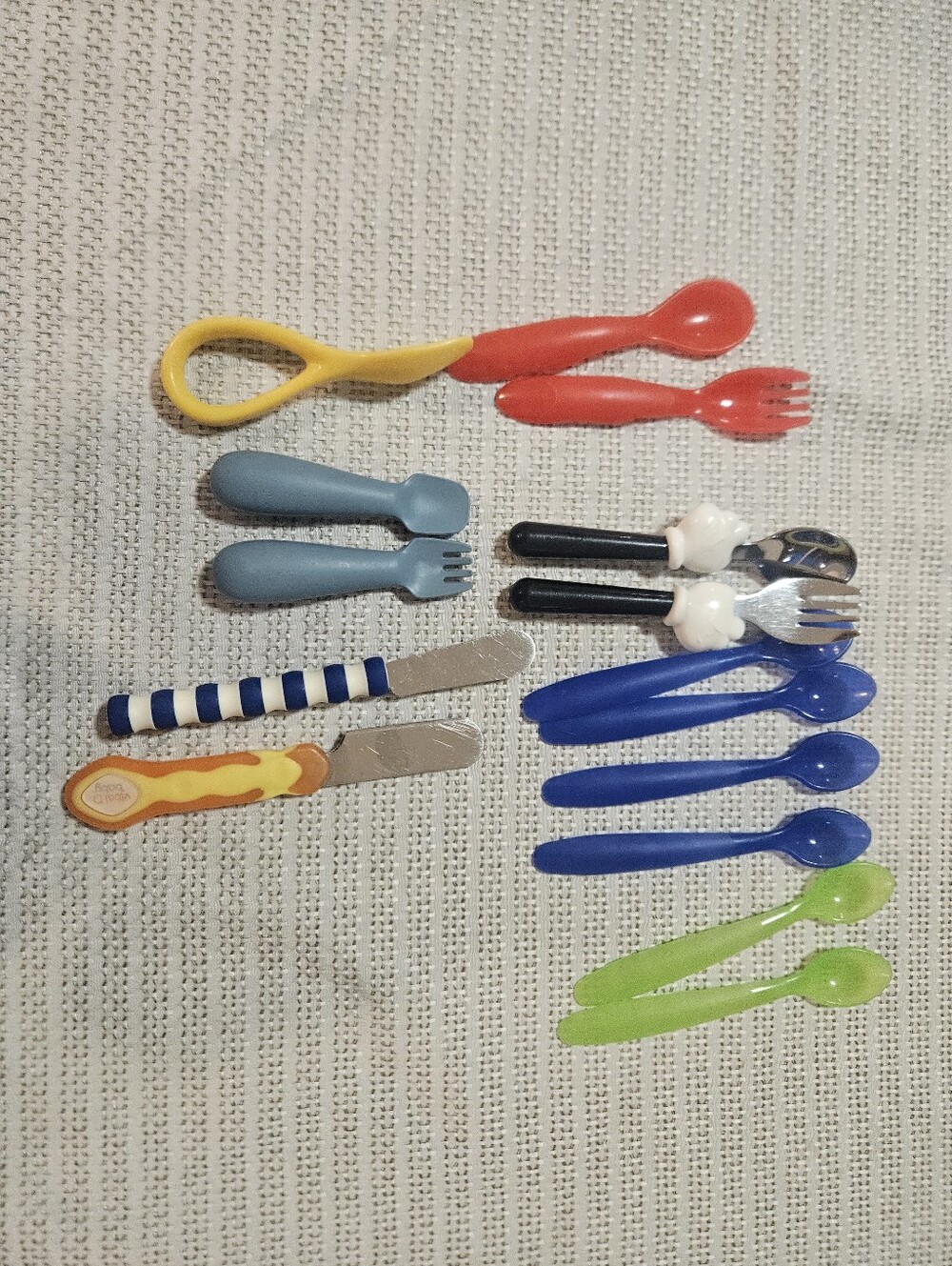 Kids Colorful Plastic Utensil Set - Multicolor
